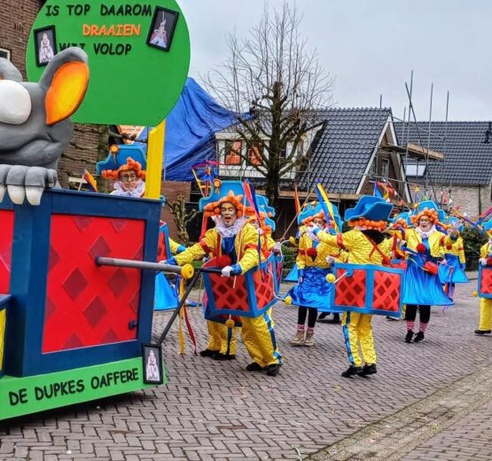 Rock-solid wireless audio for a moving carnival parade - Streamit